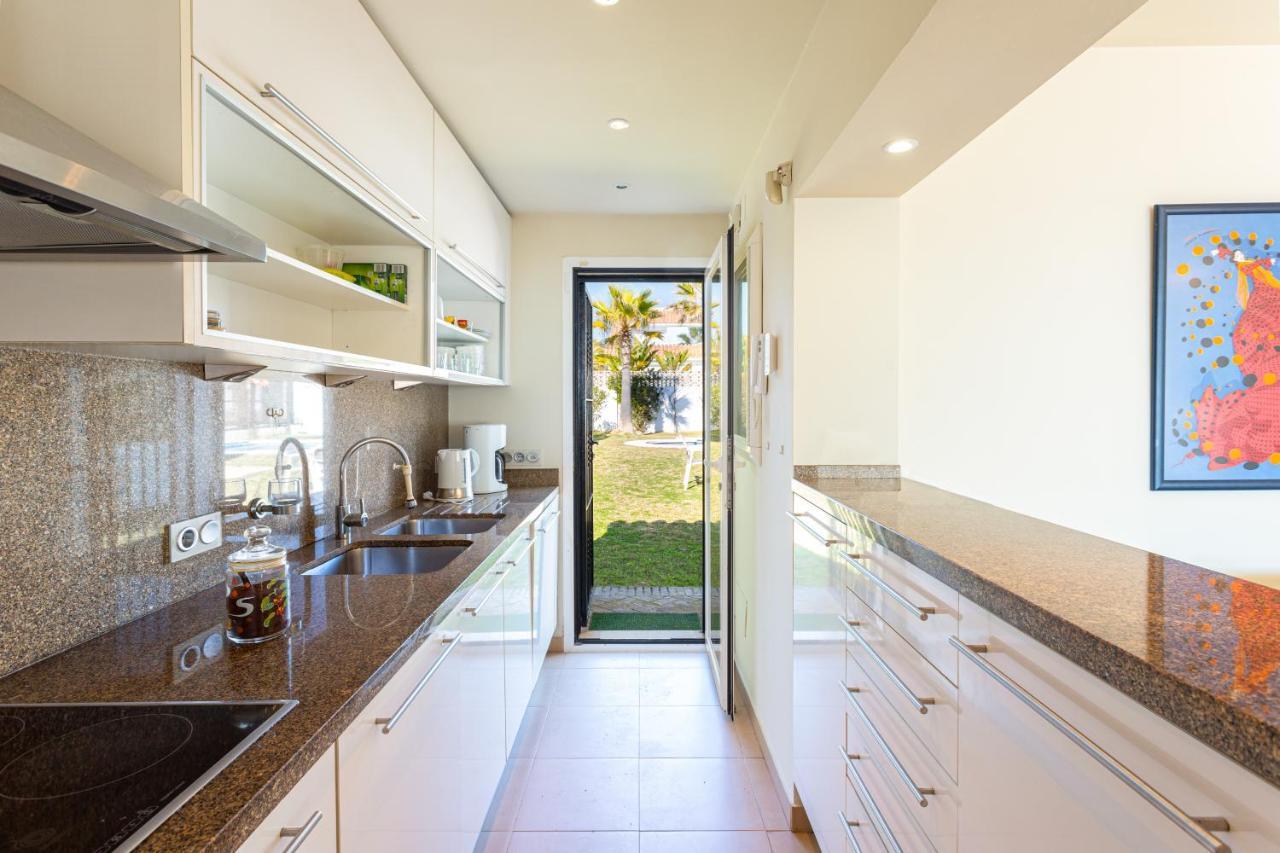 Charming Villa On The Seafront Marbella Eksteriør bilde