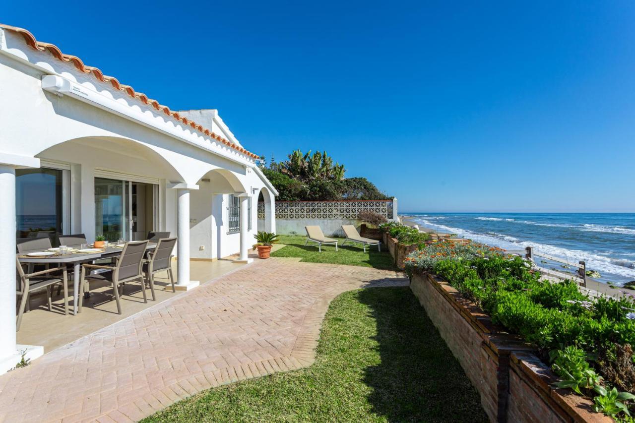Charming Villa On The Seafront Marbella Eksteriør bilde