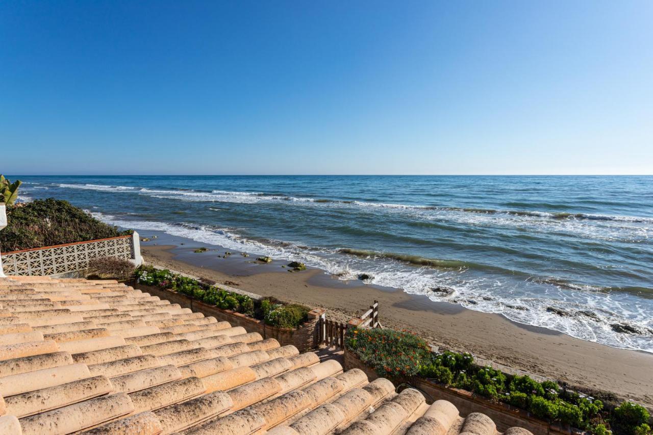 Charming Villa On The Seafront Marbella Eksteriør bilde