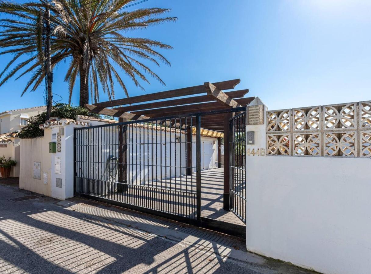 Charming Villa On The Seafront Marbella Eksteriør bilde